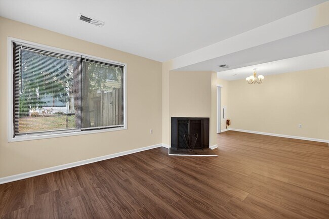 Building Photo - 13045 Thyme Ct