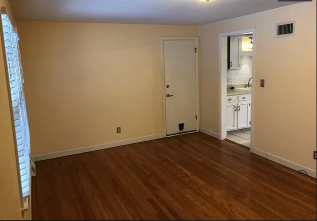 Building Photo - 2222 W 74th Terrace