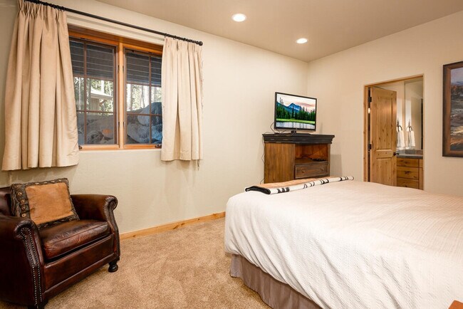 Building Photo - 4 Full Moon Rd