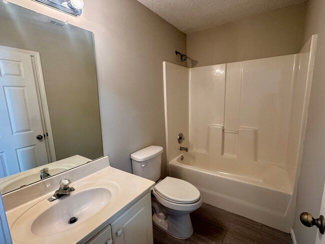 Building Photo - 1653 Summerwoods Cir