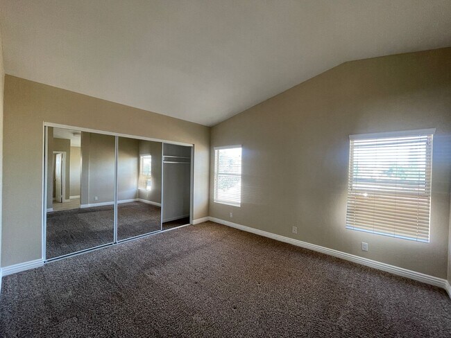 Building Photo - Lancaster 3 bedroom - AVAILABLE NOW!