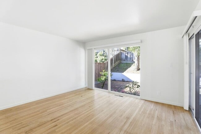 Building Photo - 1201 Weymoth Dr