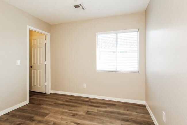 Building Photo - 22236 W Desert Bloom St