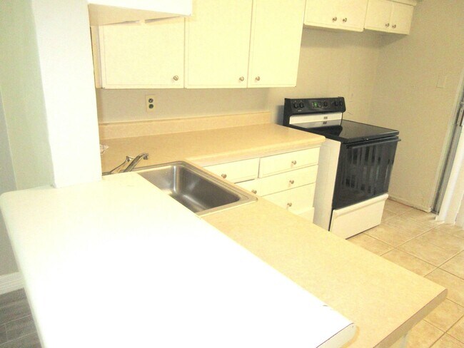 Building Photo - SPRING BRANCH CONDO WITH ALL BILLS PAID!