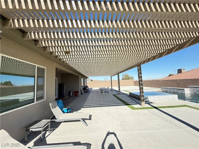 Building Photo - 8480 Warbonnet Way