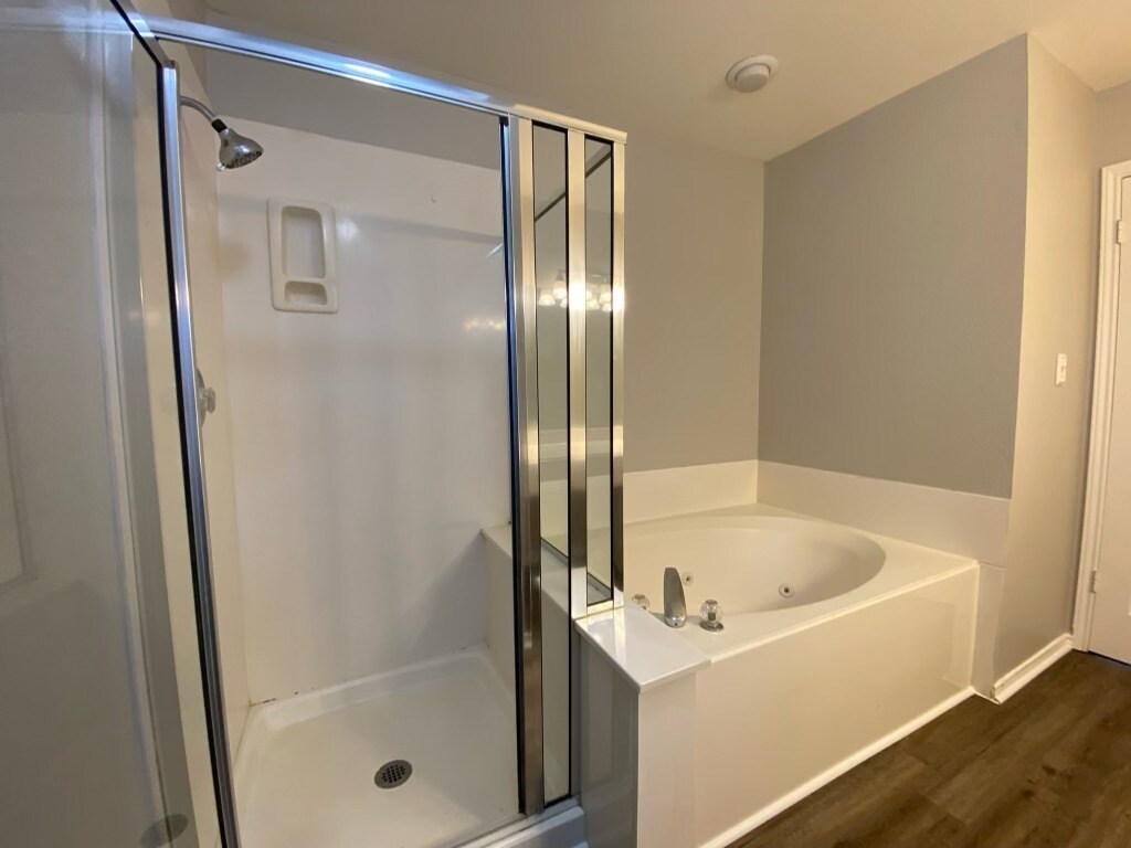 Building Photo - 2326 Clover Ridge Dr