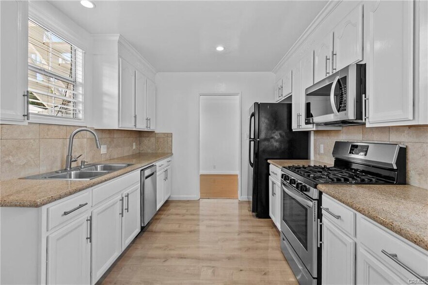 Primary Photo - 12753 Oxnard St