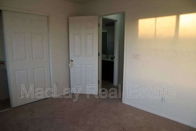 Building Photo - 35161 N Bandolier Dr