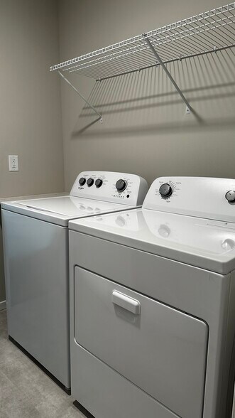 Building Photo - 2209 Trailside Dr NE