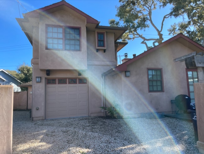 Building Photo - Beautiful Mediterranean 2-Bedroom House in...