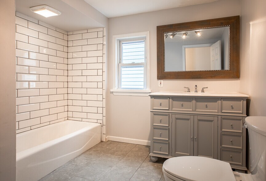 Building Photo - 1810 Larkins Way