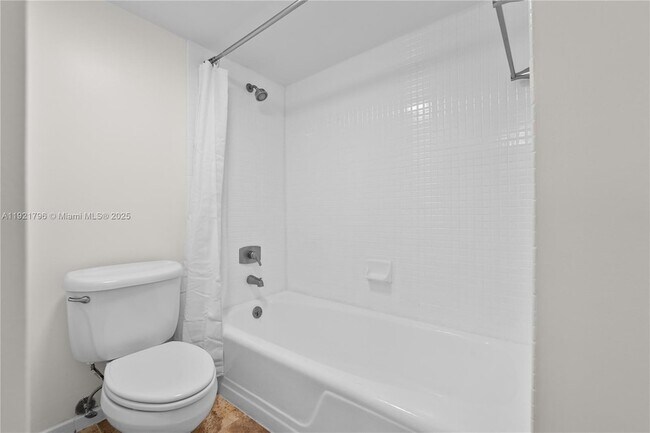 Building Photo - 20225 NE 34th Ct