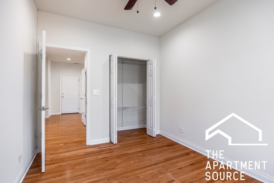 Building Photo - 1157 W Lunt Ave