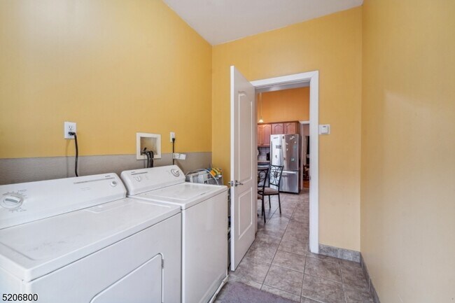 Building Photo - 105 Jefferson St