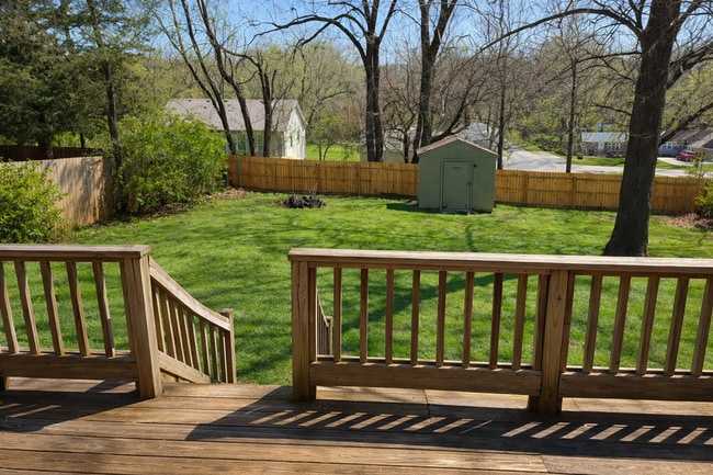 Building Photo - Super Cute Home