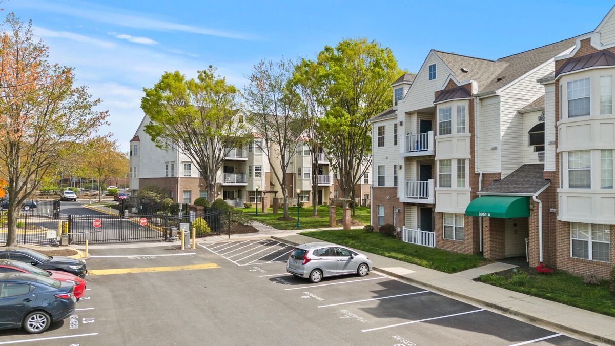 Building Photo - 8951 Town Center Cir