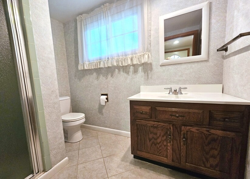 Main Level Bathroom- 8.3x6.2 - 172 Lincoln Hill Dr