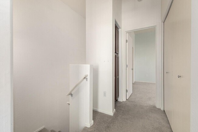 Building Photo - 2150 E Bell Rd