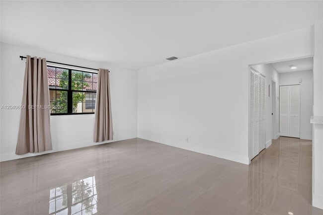 Building Photo - 2830 Coral Springs Dr