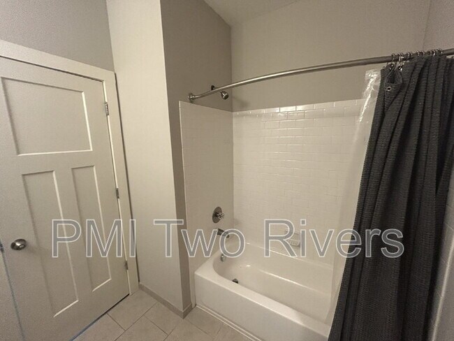 Building Photo - 410 Rosedale Ave
