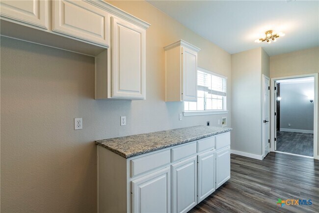 Building Photo - 14380 Spotted Horse Ln