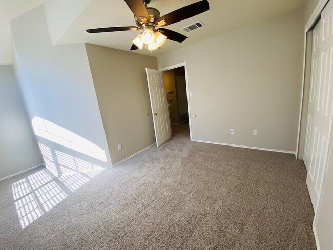 Building Photo - 3304 Kissman Dr