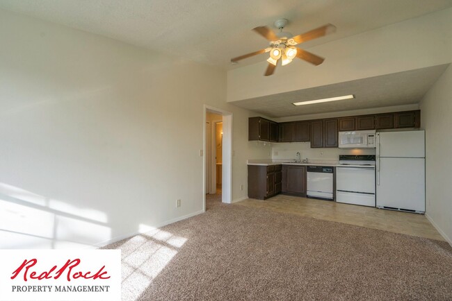 Building Photo - 2 Bed 2 Bath Condo!
