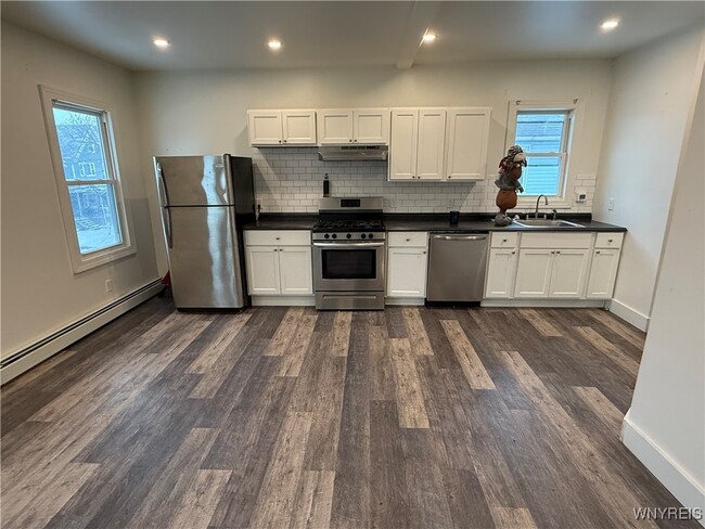 Building Photo - 193 Vermont St