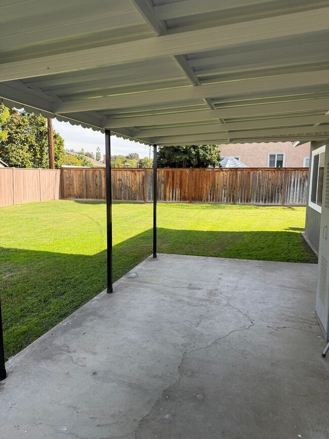 Building Photo - Fullerton Single Story Beauty