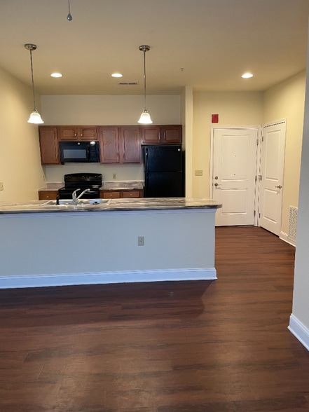 Building Photo - 502 Dickinson St