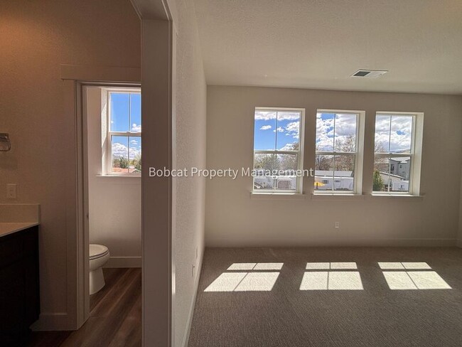 Building Photo - 1150 Little Ln