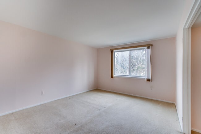 Building Photo - 2817 Jermantown Rd