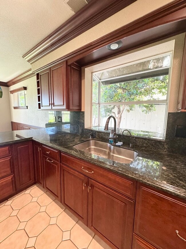Building Photo - 1855 Gold Hills Dr
