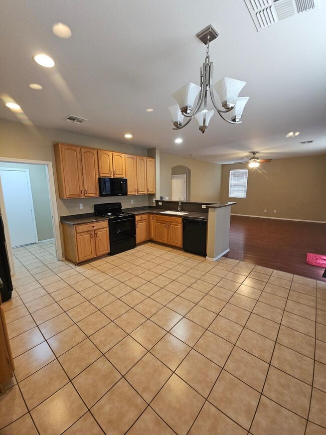Building Photo - 18426 N Lariat Rd