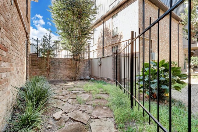 Building Photo - 2400 N Braeswood Blvd