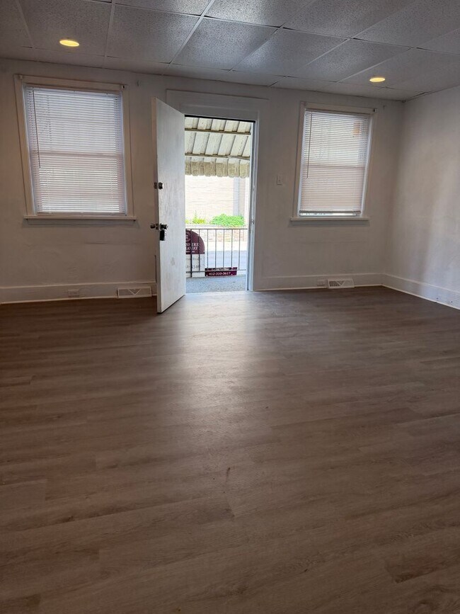 Building Photo - 517 3rd Ave
