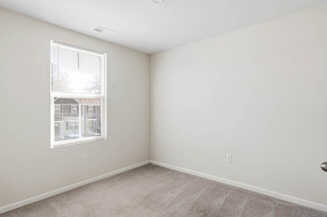 Building Photo - 28971 St Thomas Blvd