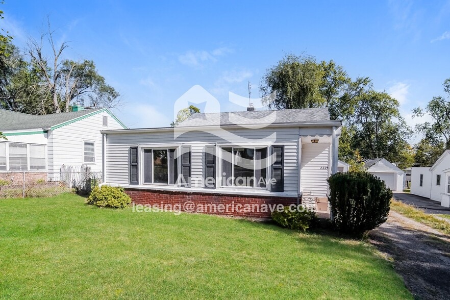 Building Photo - 3624 N Finnell Ave