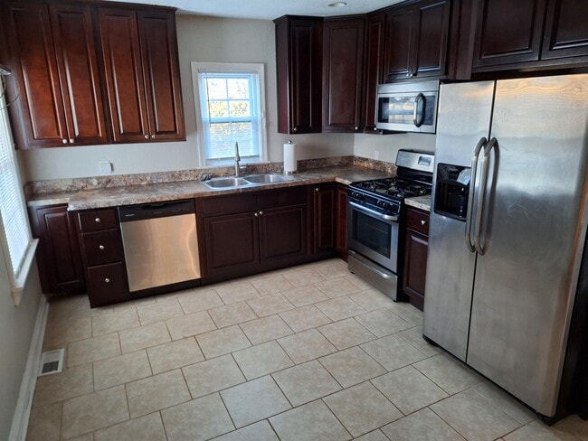 Building Photo - 1121 Elk Ave