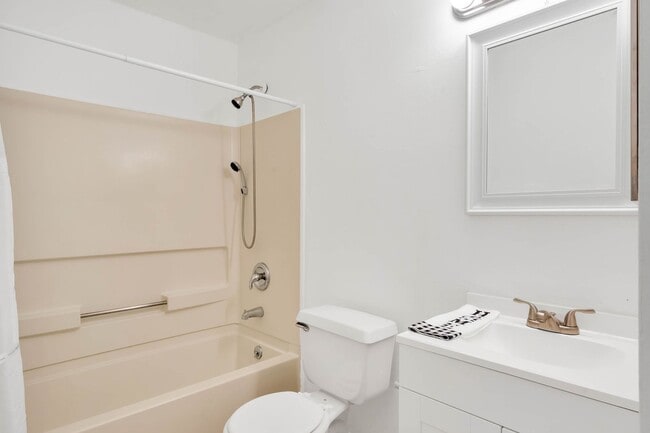 Building Photo - Spacious 2/2 Condo In Lancelot at Winter Park