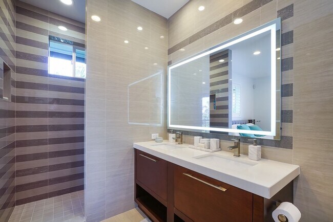 Building Photo - 224 Ka'alawai Place