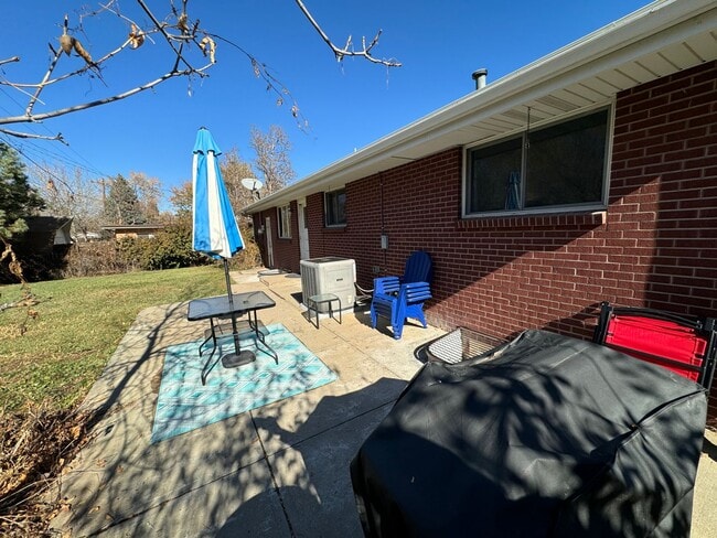 Building Photo - Private Lakewood Home