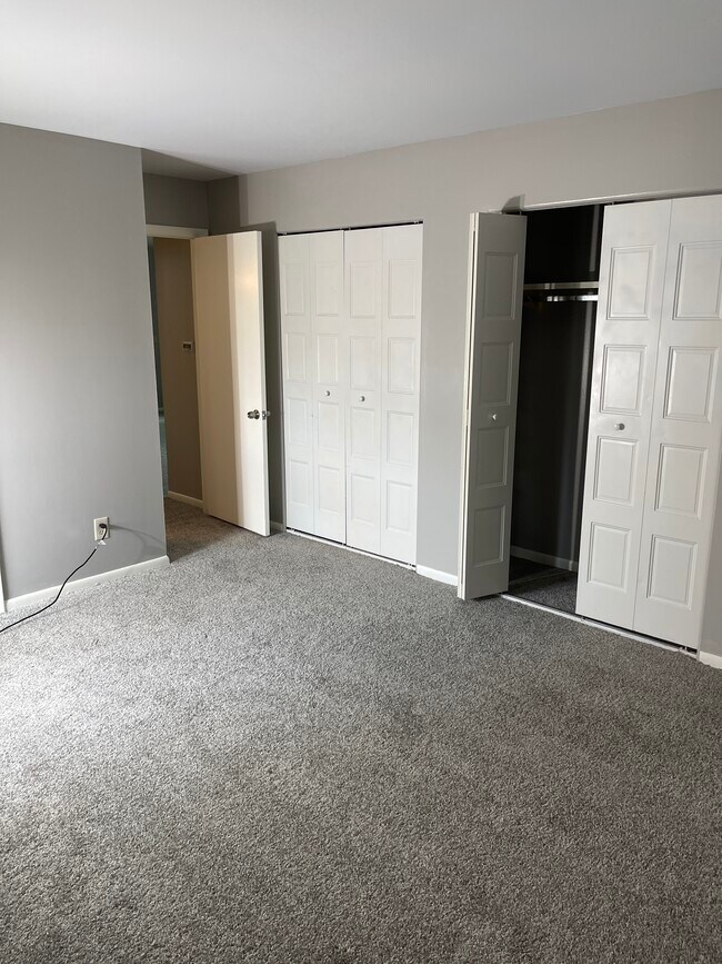 Building Photo - 4475 W Milham Ave
