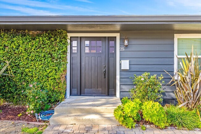 Building Photo - 25 W Central Ave