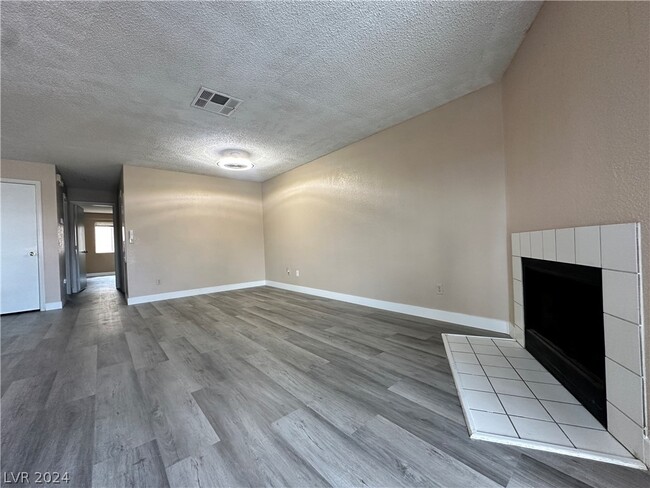 Building Photo - 6873 Tamarus St