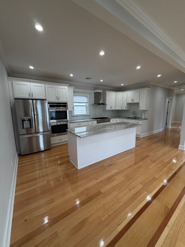 Building Photo - 27 Lyon St