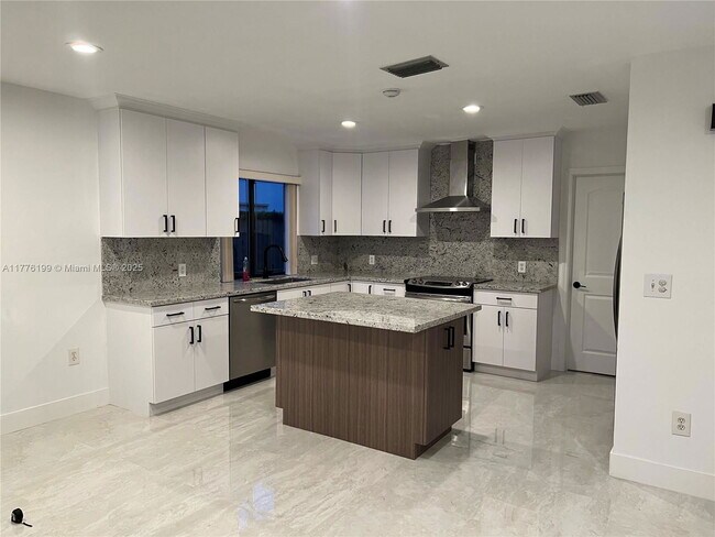 Building Photo - Northwest 167th Terrace, Miami Lakes, FL 33014 - 3 BR 2 BA single-family home