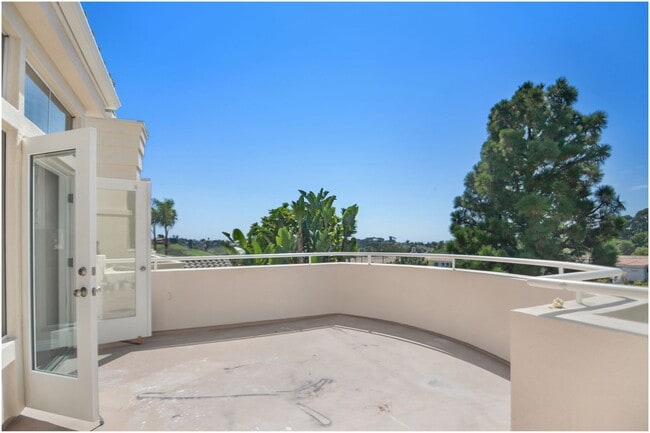 Building Photo - 2 Bedroom Plus Loft - Laguna Niguel Condo!