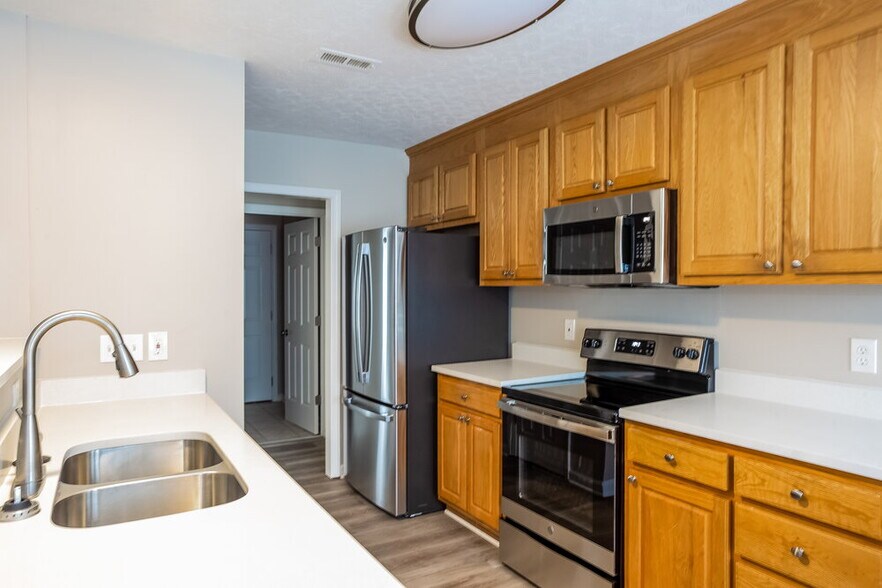 Building Photo - 1641 Red Bird Cir SE