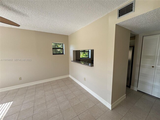 Building Photo - 6031 Shaker Wood Cir